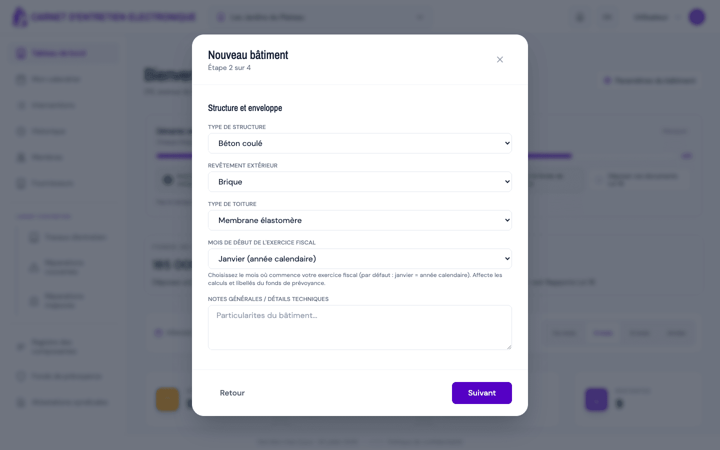 Étape 2 de l'assistant : listes Type de structure, Revêtement, Toiture, Mois d'exercice et champ Notes.